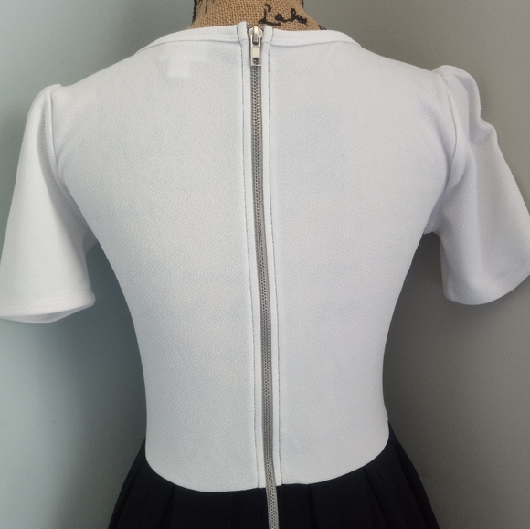 LULAROE Amelia Black & White Colorblock Pleated Dress, Size Small - Picture 5 of 12